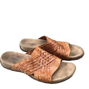 Taos Women’s Guru Slide Leather Weaved Sandal in Honey. Size 10